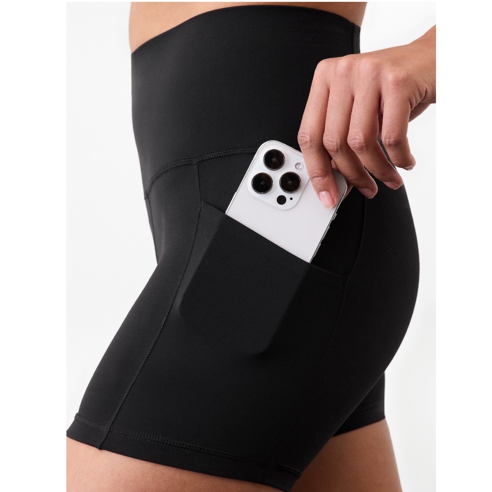 NWT Athleta Salutation Stash Pocket II 5" Short - Picture 5 of 10
